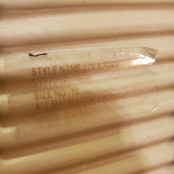 Shoes - Picture 2 of 4